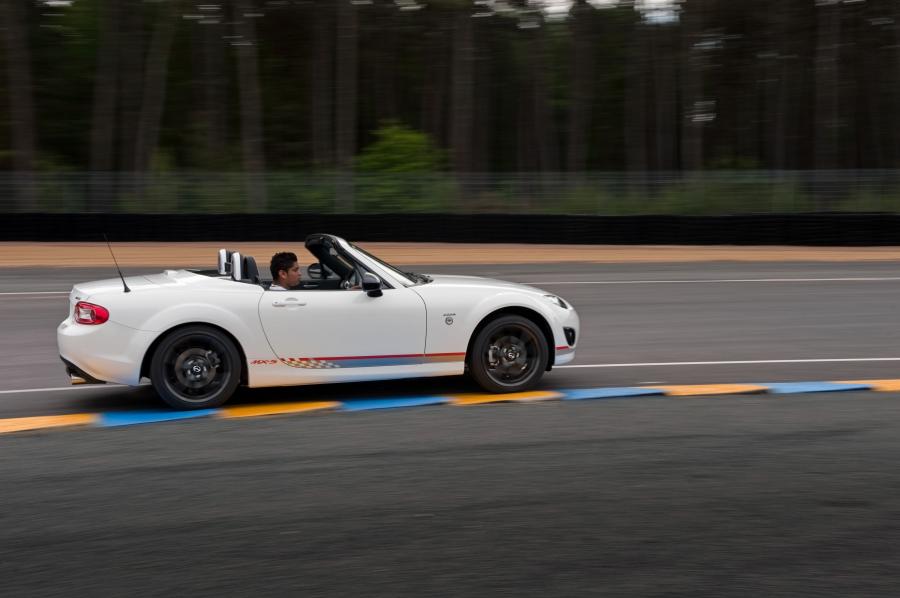  Mazda MX-5 Kuro 2012 года  (UK) (фото 29 из 54)